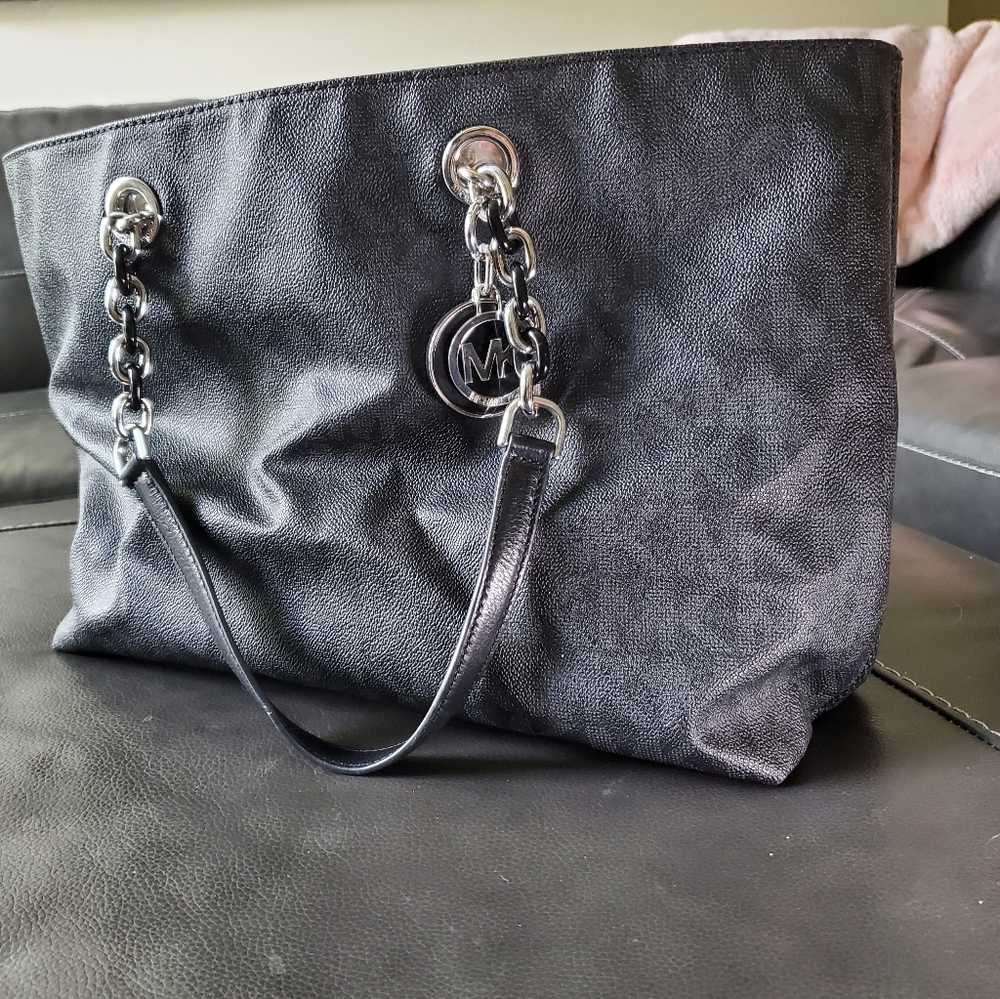 Black Michael Kors bag